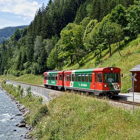 Хостел Burg Finstergrun Ramingstein Экстерьер фото