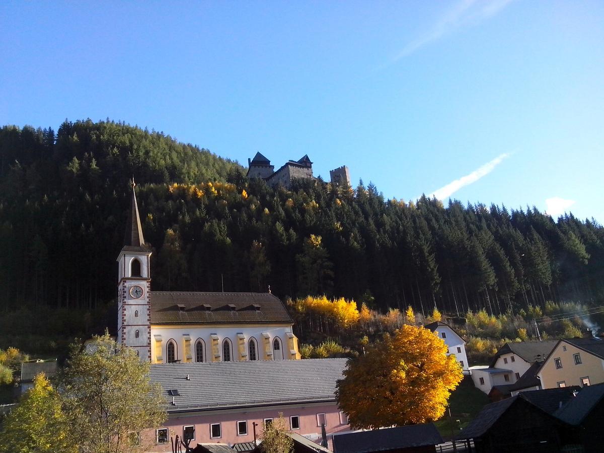 Хостел Burg Finstergrun Ramingstein Экстерьер фото